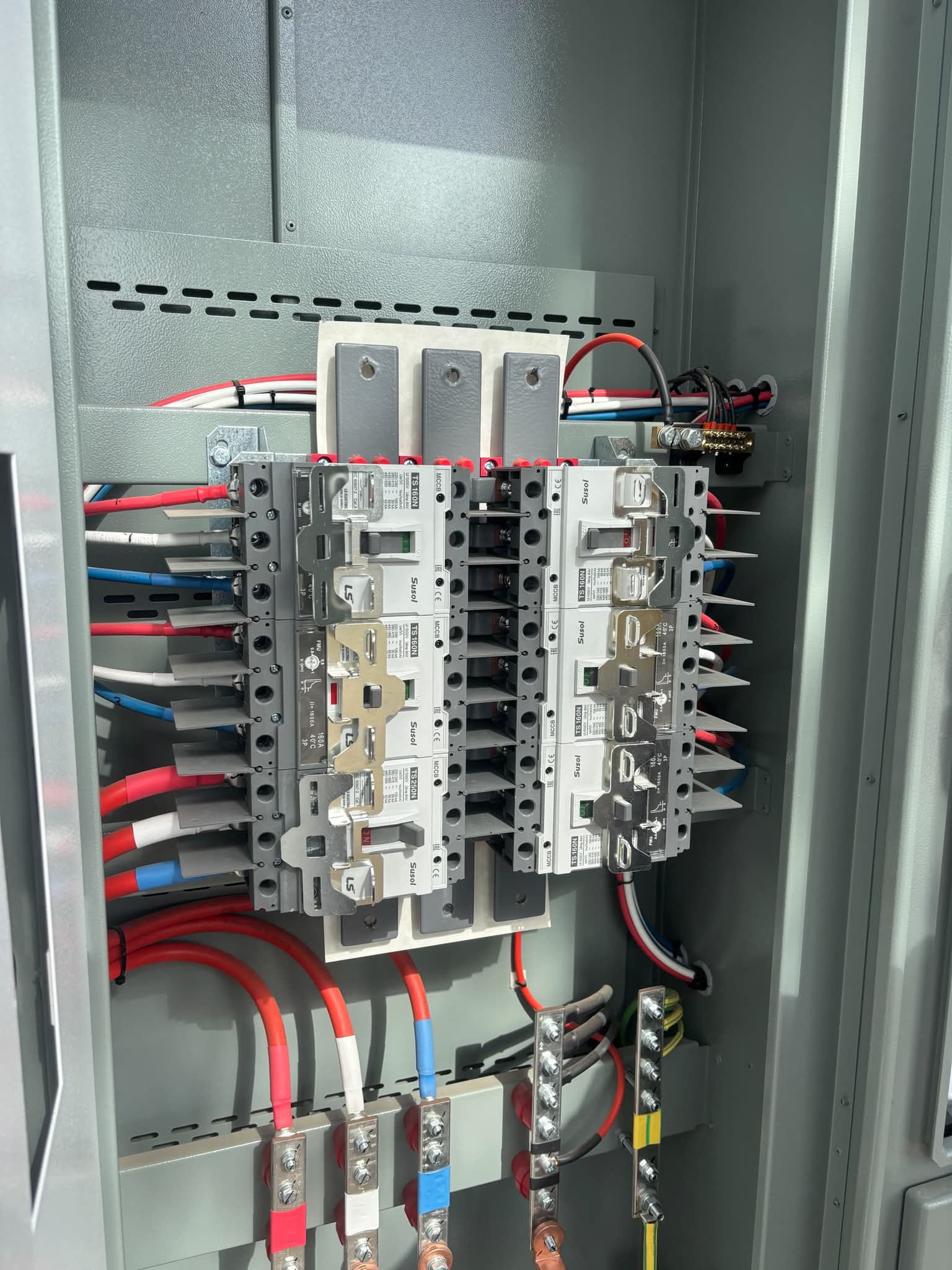Internal switchboard wiring and terminations